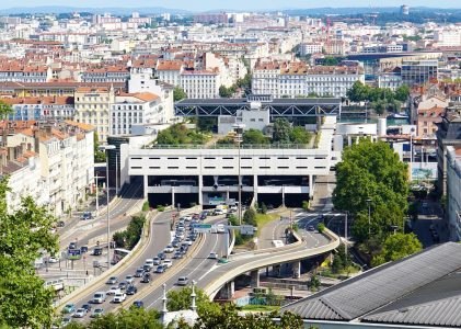 Conseils pour éviter les embouteillages lors des trajets depuis l’aéroport de Lyon